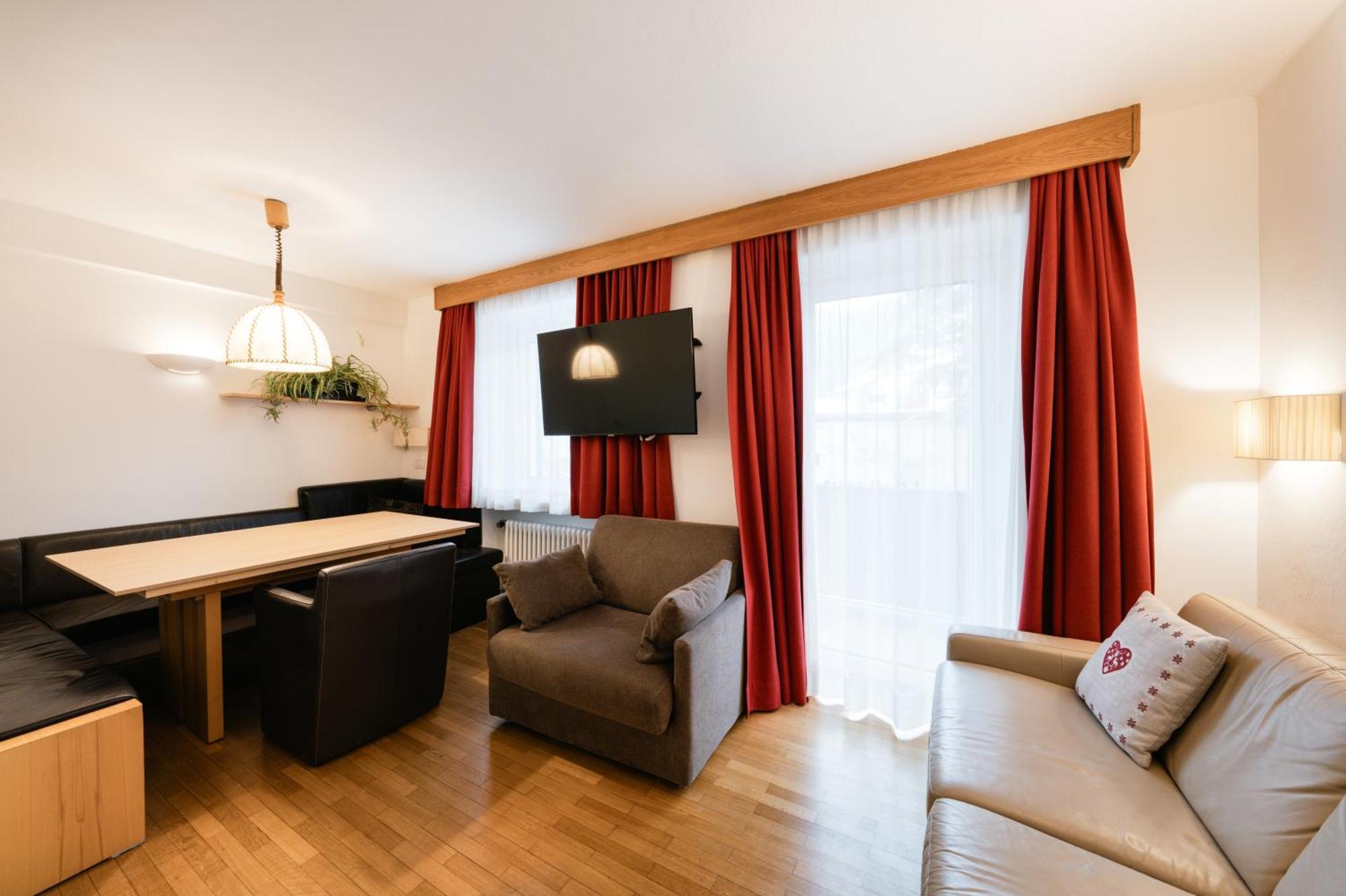 Appartchalet La Rondula Ortisei Bagian luar foto